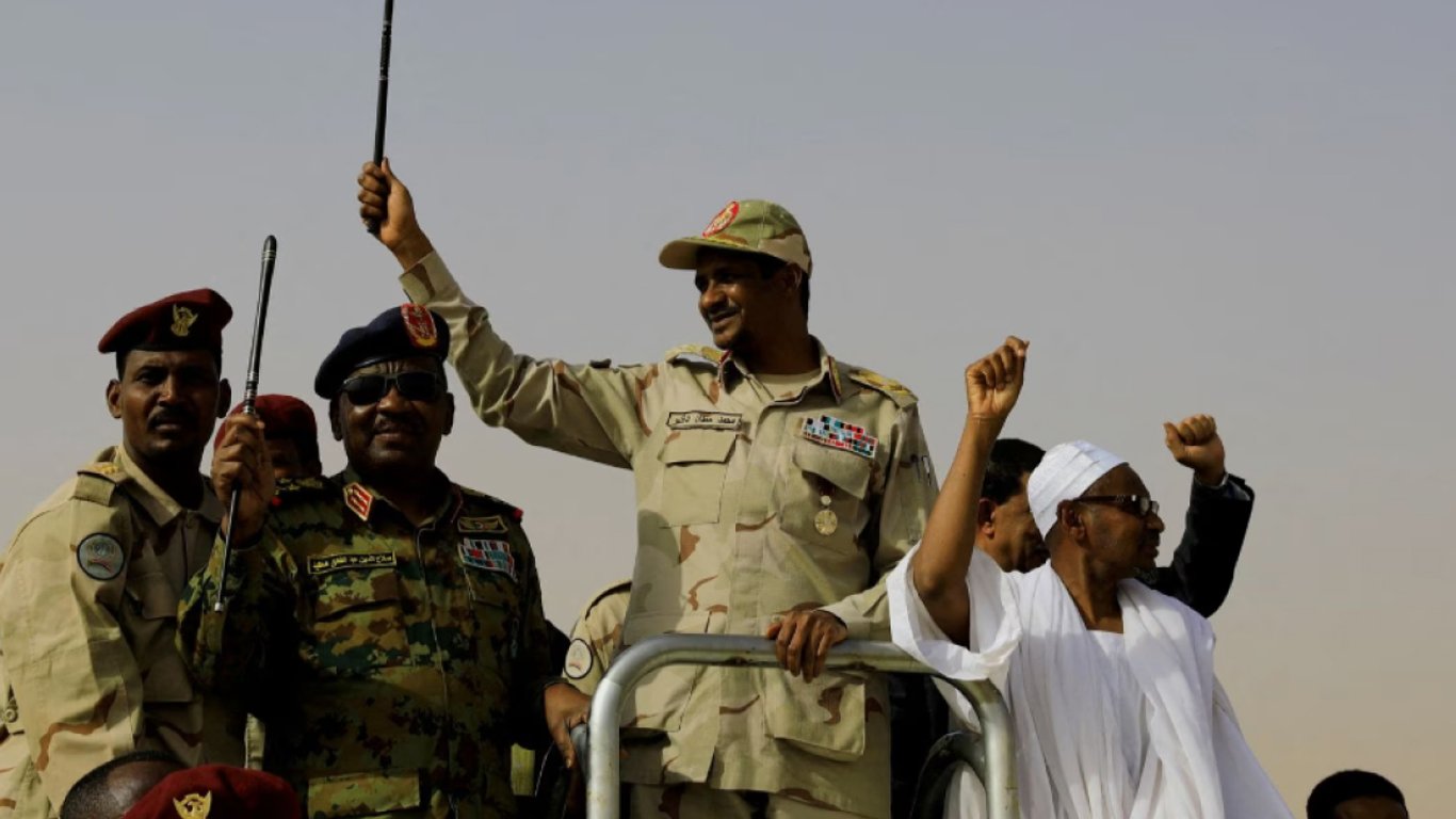Бои в Судане: лидер RSF Хамдан провел телефонный разговор с Блинкеном