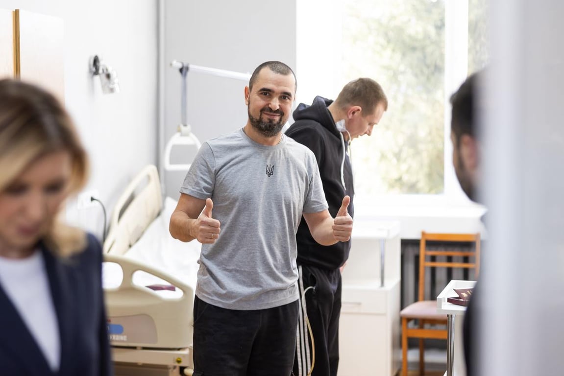 Лікарня, де лікують військових: візит Зеленських до воїнів