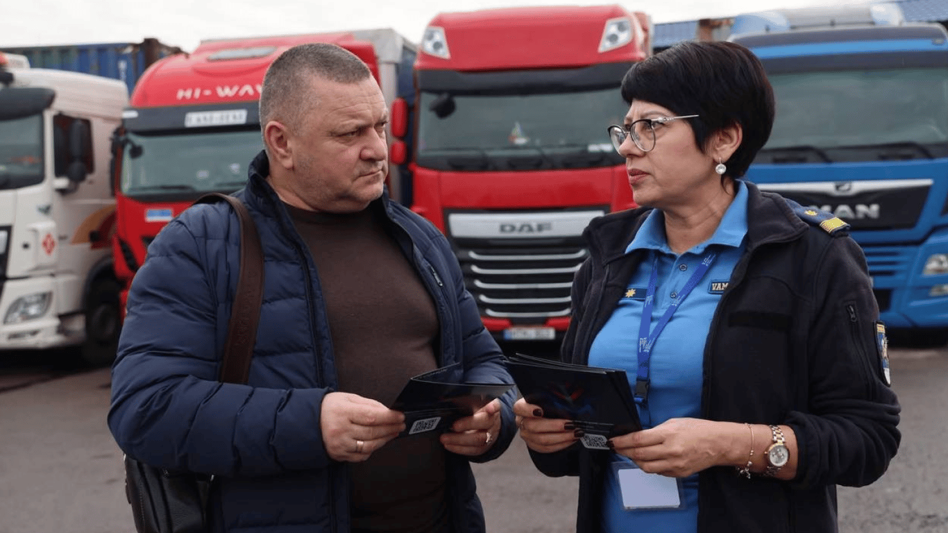 На границе с Румынией разворачивают авто из Одессы из-за техосмотра