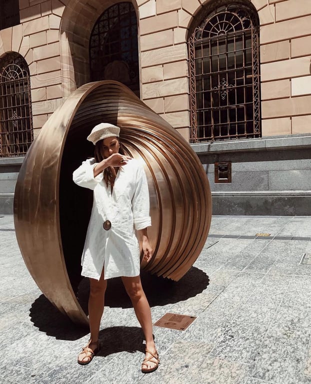 З чим носити солом'яний берет влітку 2025