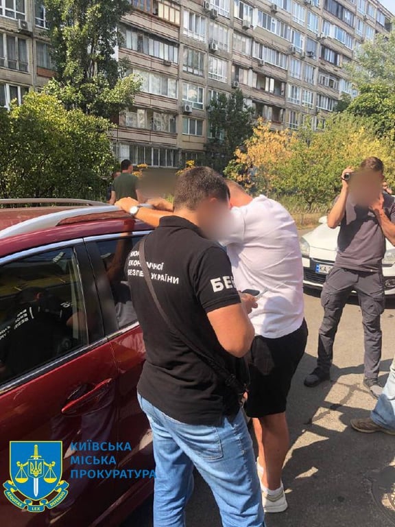 Затримання зловмишника. Фото: Київська міська прокуратура 