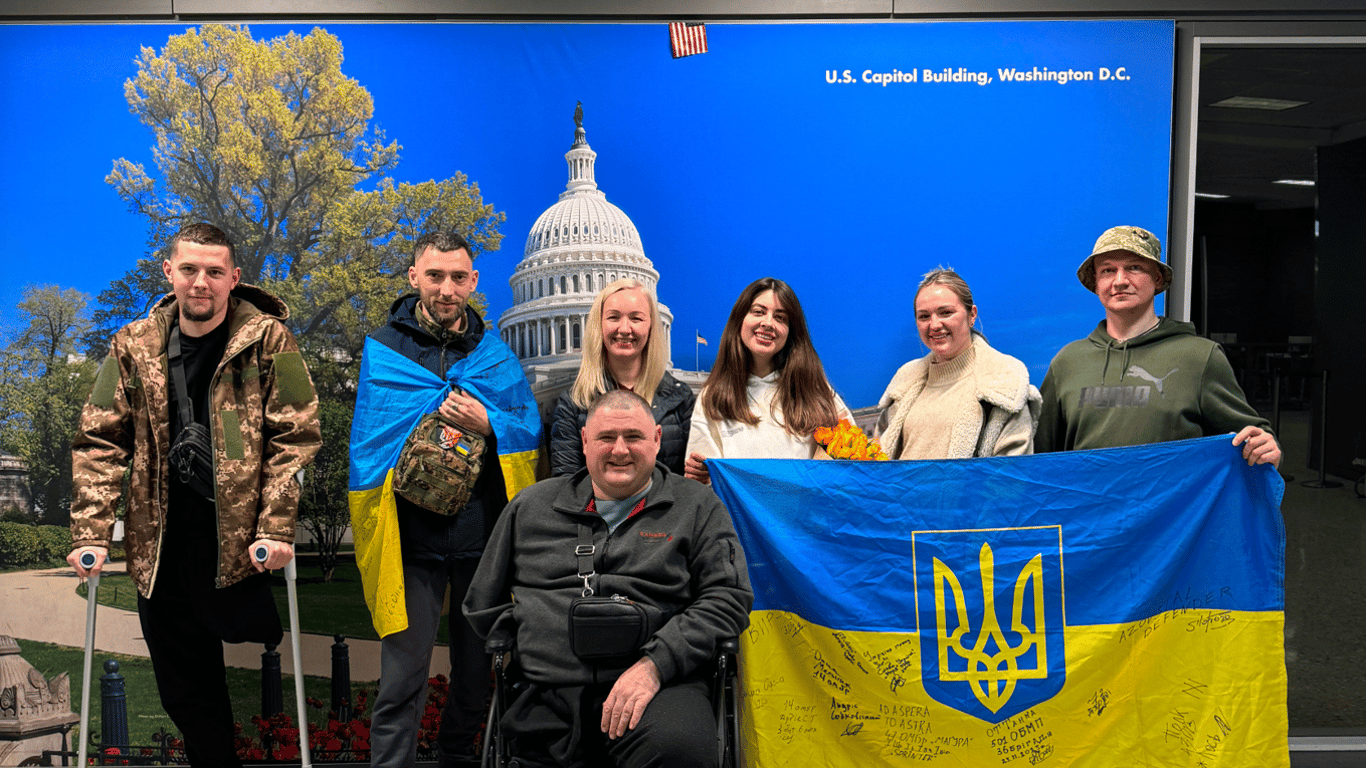 Чотири українські захисники отримують шанс на нове життя завдяки протезуванню у США