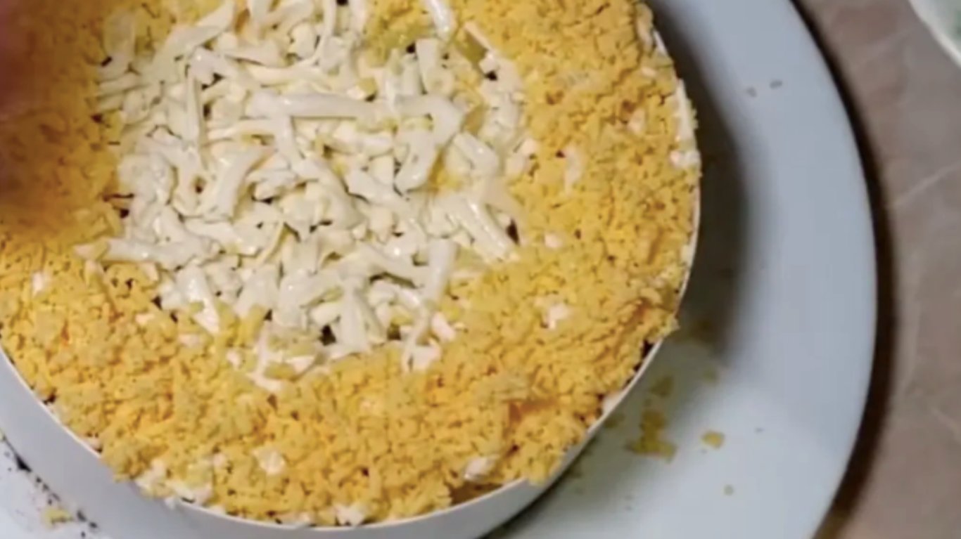 смачний салат зі шпротами