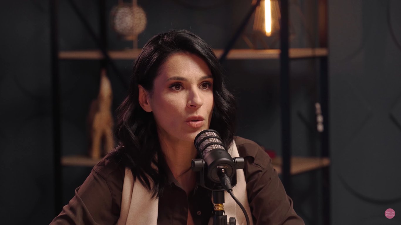 Телеведуча Маша Єфросиніна. Фото: скриншот шоу "Він. Вона. Війна"