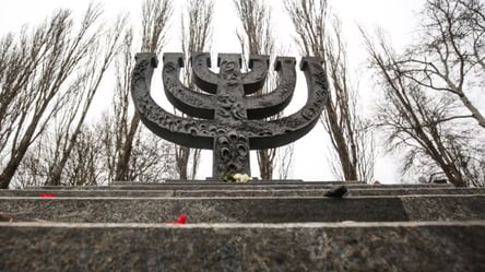 День скорби: украинские политики чтят память жертв Холокоста - 285x160