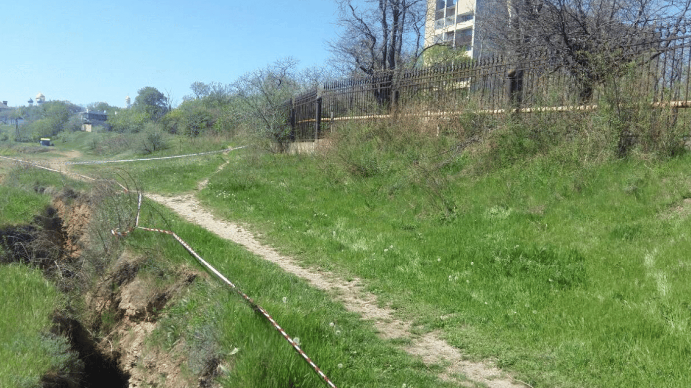 Видно из космоса: в Одессе произошел оползень на побережье
