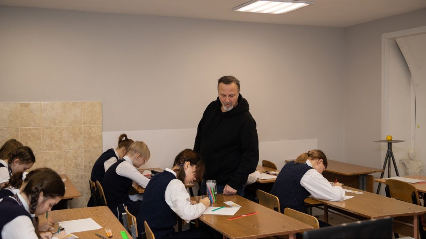 Оспівування "героїв СВО": у Луганській області росіяни навчають дітей "нової" історії