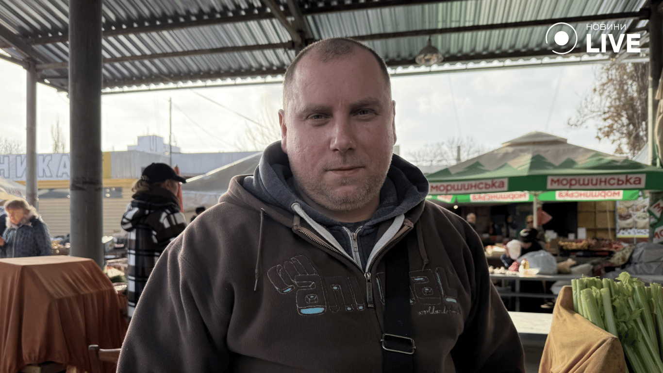 Продавець Сергій про асортимент зелені