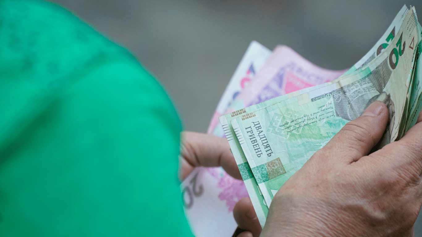 Пенсии в Украине: кому будут доплачивать больше 1000 грн в месяц в 2026 году
