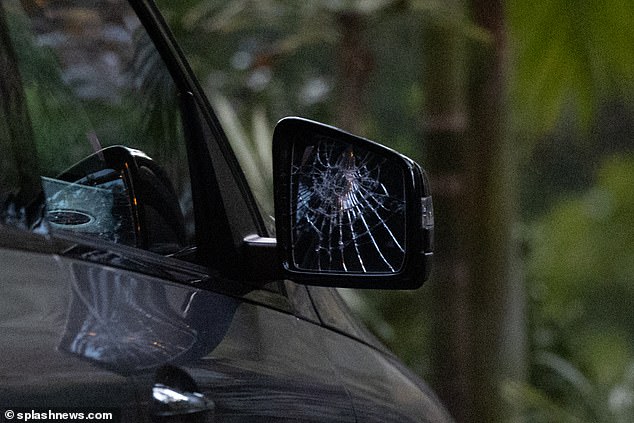 В сети показали авто звезды сериала "Беверли-Хиллз", изуродованные байкерами. Фото: Splashnews.com