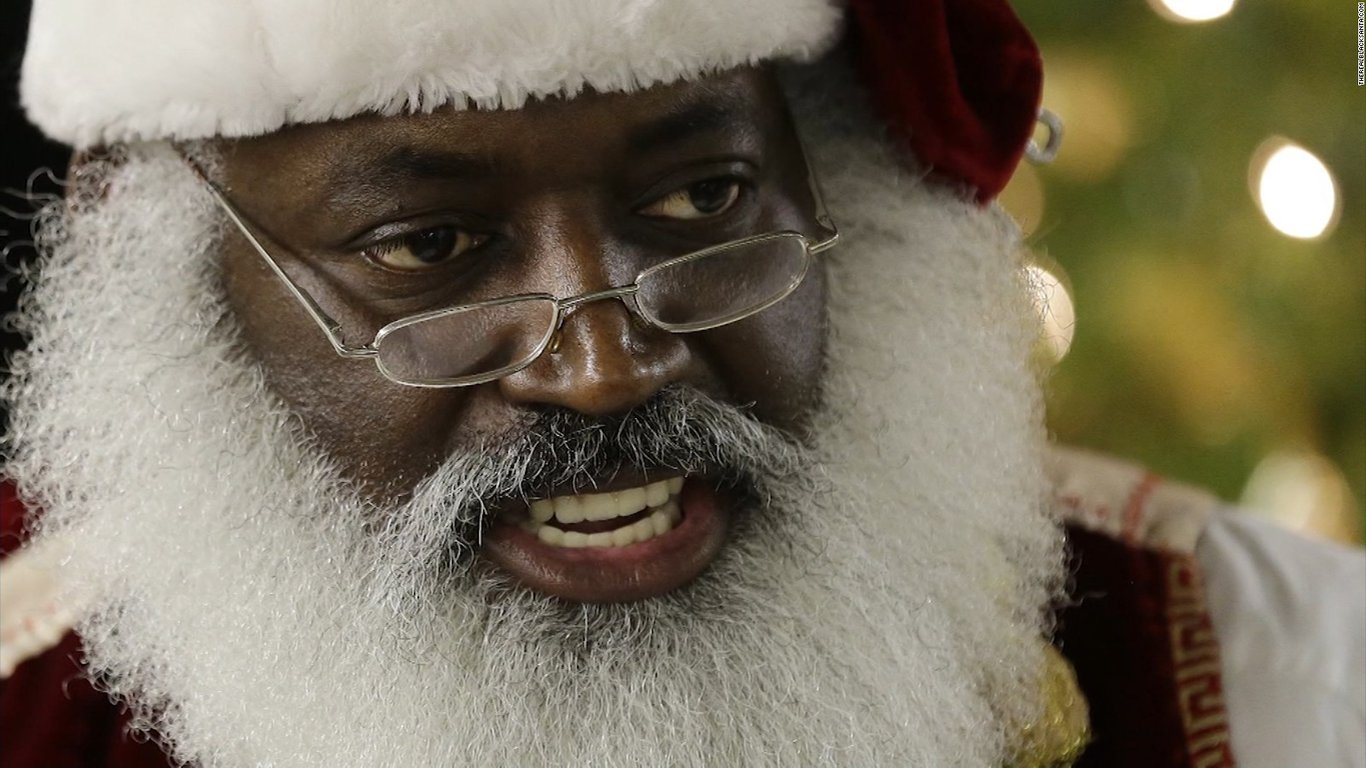 В Диснейленде впервые появился чернокожий Санта-Клаус: Новый год 2022