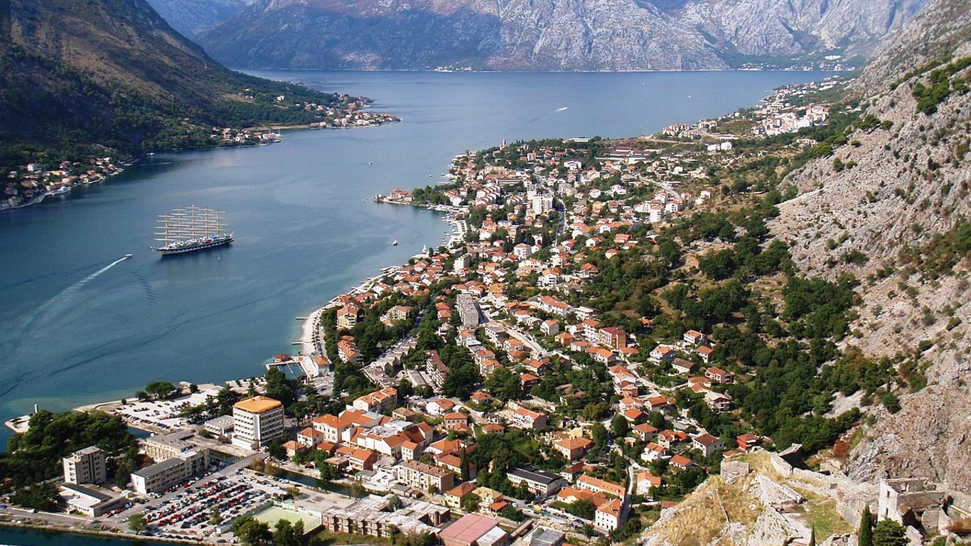 Карантин посилила Чорногорія: що зміниться для туристів з України
