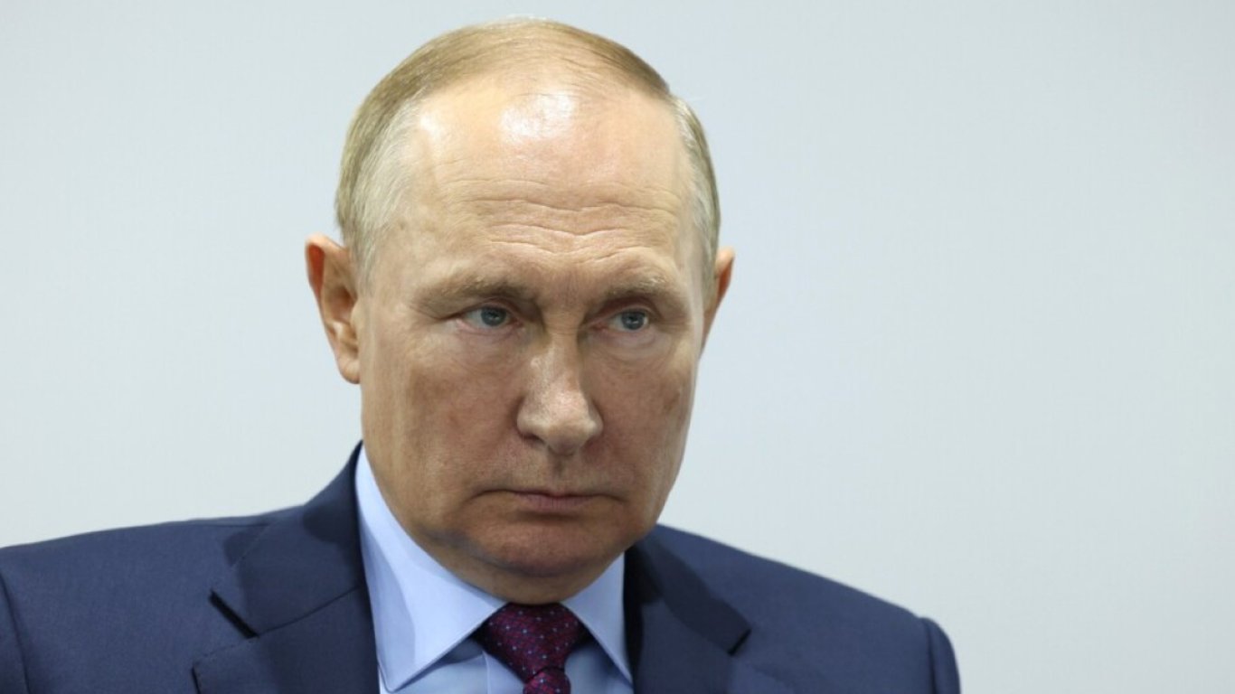 Путін планує запровадити податок для блогерів, які виїхали за кордон