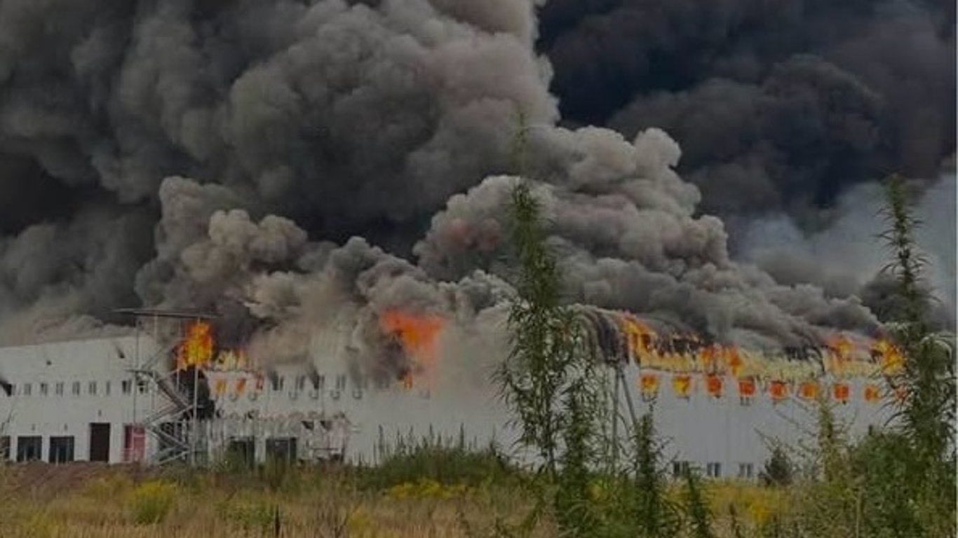Удар по Київщині: РФ уразила продовольчі склади та нафтобазу