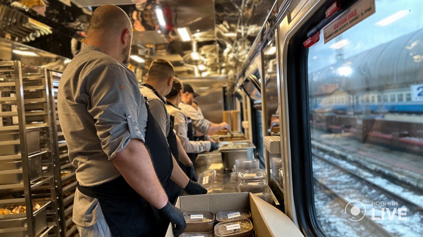 ‚ Укрзализныця запустила первый в мире Food Train — рейс поезда-кухни по Харьковшине