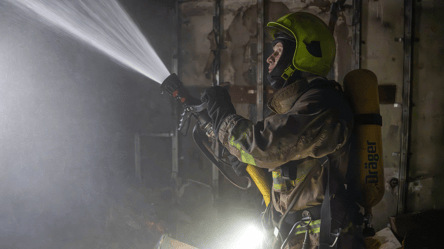 Пожежа в одеській багатоповерхівці — дим затягнув увесь поверх - 290x166