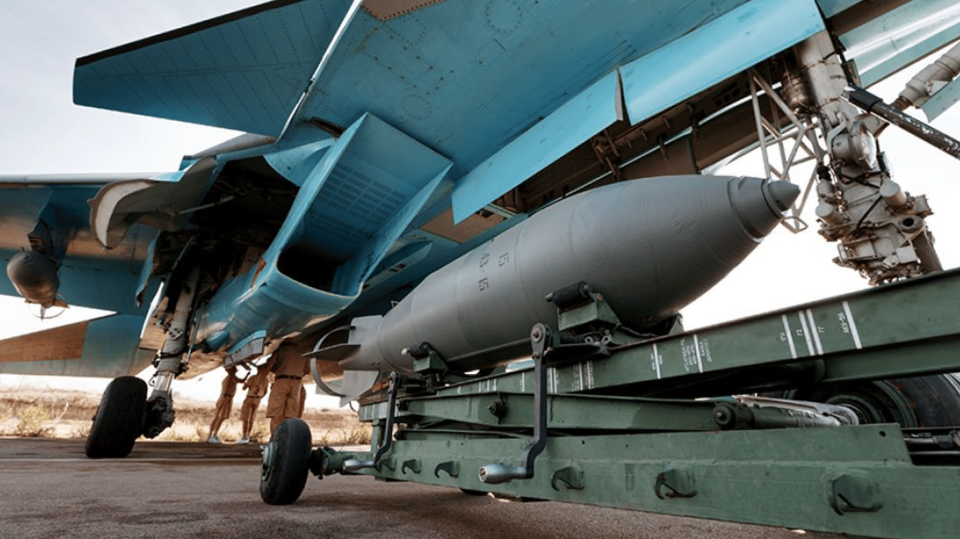 Россияне сбросили авиабомбу на оккупированный город в Луганской области