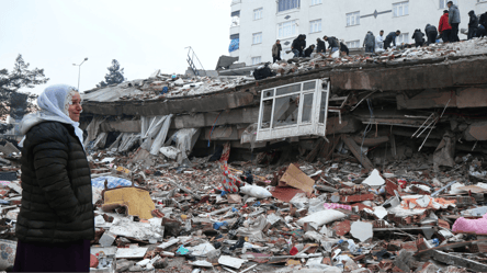 Ердоган заявив, що внаслідок землетрусу в Туреччині загинуло 912 людей, тисячі поранених - 285x160