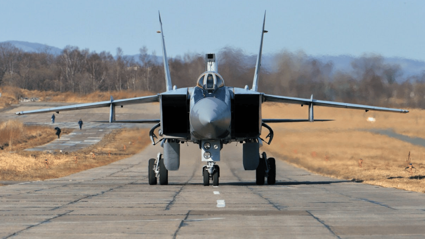 Безпілотники розбомбили у Севастополі російські літаки — деталі