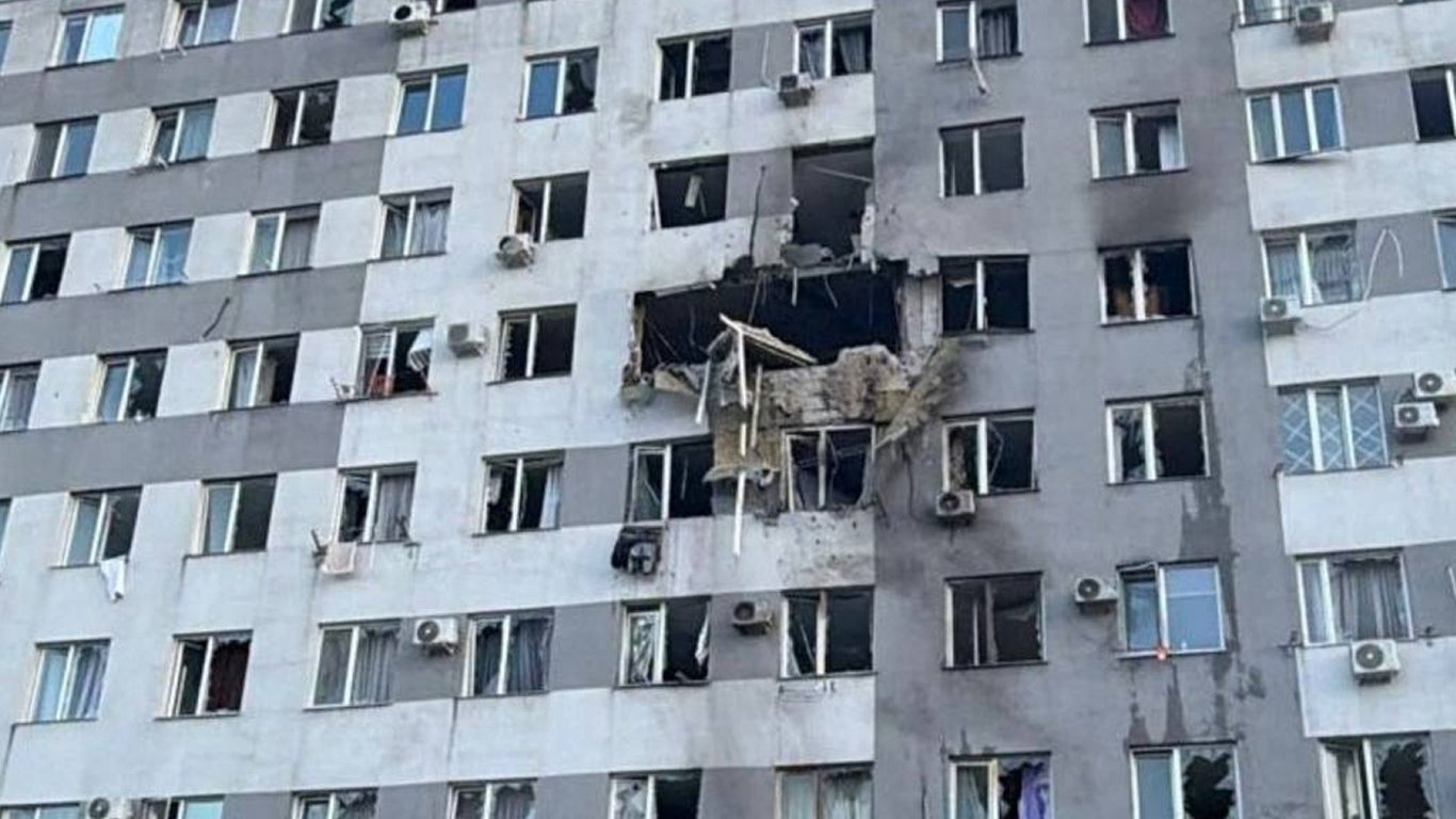 Одеса під атакою РФ: є влучання у багатоповерхівку