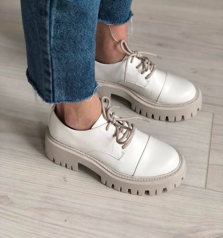 Оксфорди - це те взуття, що на роки