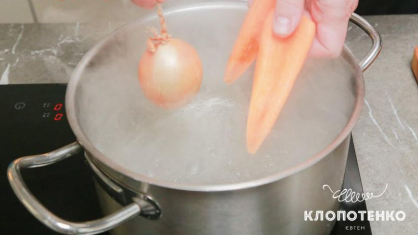 смачний борщ з квасолею та свинячими ребрами від Клопотенка