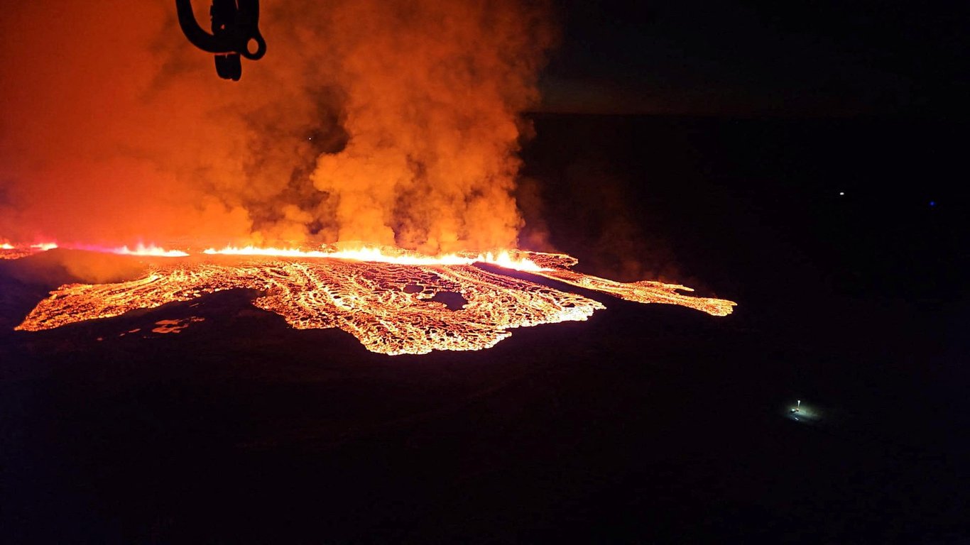 Извержение вулкана в Исландии — огонь уничтожает целый город