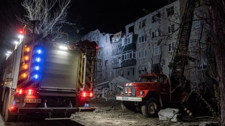 Обстрел пятиэтажки в Славянске: аварийно-спасательные работы продолжаются - 285x160
