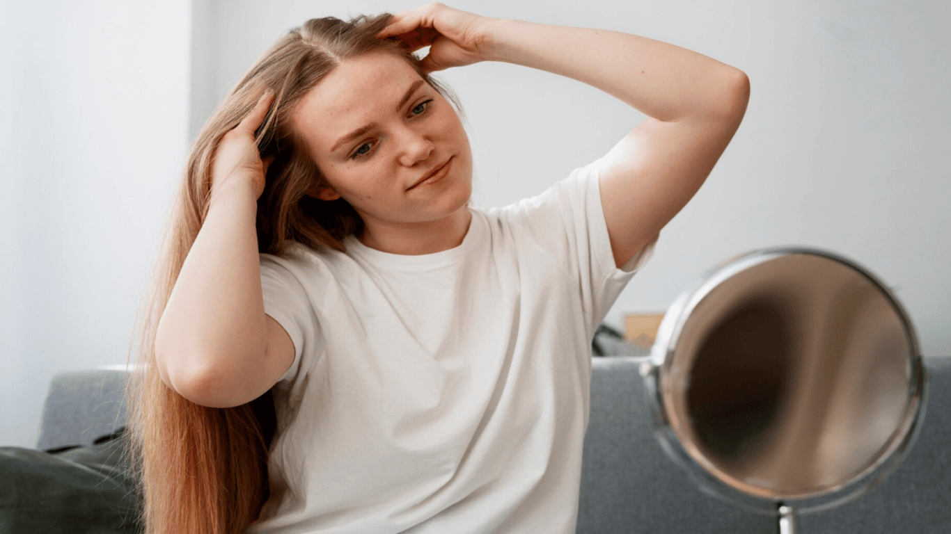 Правильный уход за жирными волосами: советы от парикмахеров