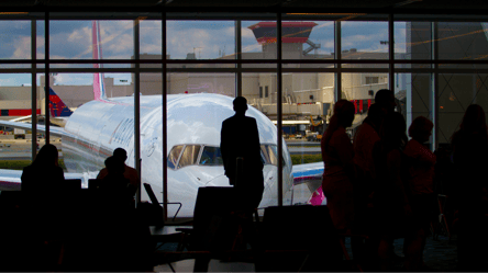 Некоторые пассажиры рискуют потерять обратные билеты на самолет — причина - 285x160