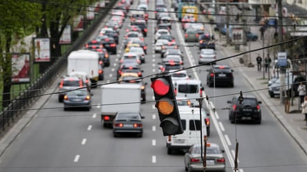 Чи варто вимикати двигун в заторі або на світлофорі - 285x160
