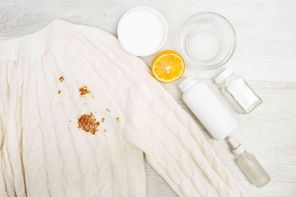 Как отстирать ржавчину из белой и цветной одежды - эффективные домашние способы - фото 1