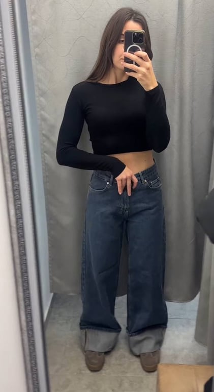 Джинсы с отворотами пользуются спросом среди молодежи