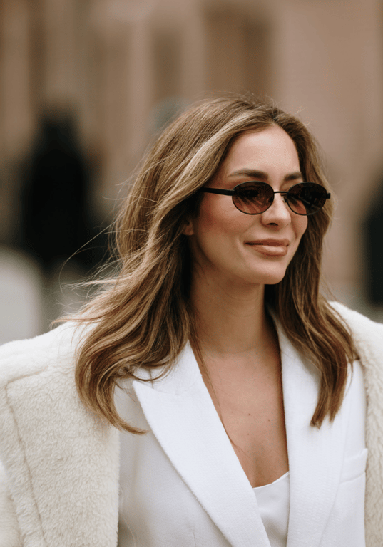 Окуляри з затемненими лінзами мають ефектний вигляд