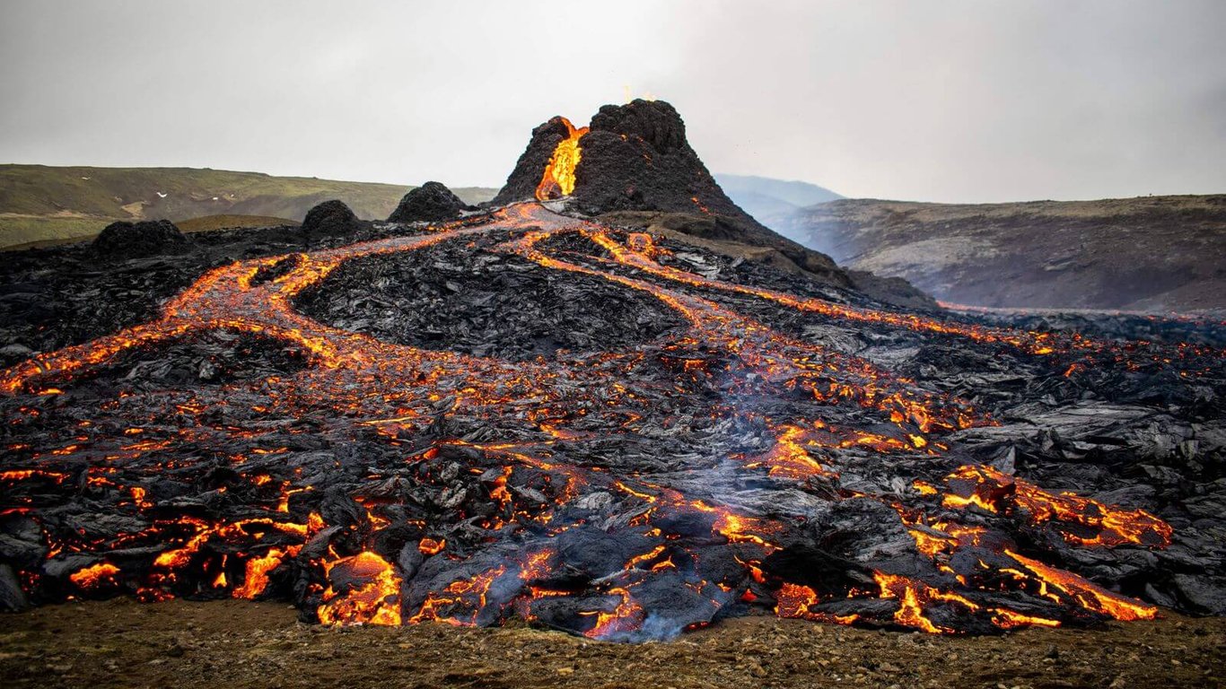 В Ісландії втретє за рік сталося виверження вулкану — на півострові оголосили евакуацію