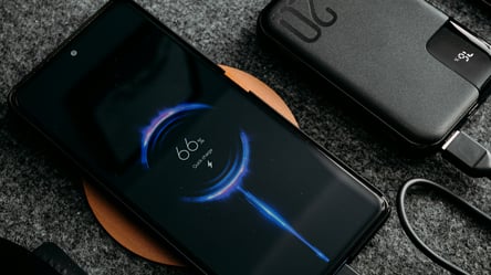 Чоловік заряджав смартфон двічі на день, поки не вимкнув цю функцію - 285x160