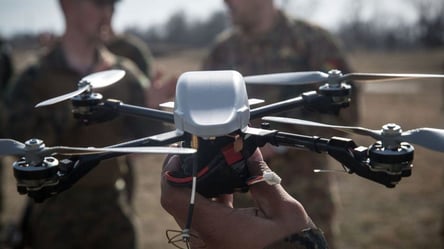"Головна зброя сьогодні — це дрони, і з їх постачанням у війська є проблеми", — одеські волонтери - 285x160