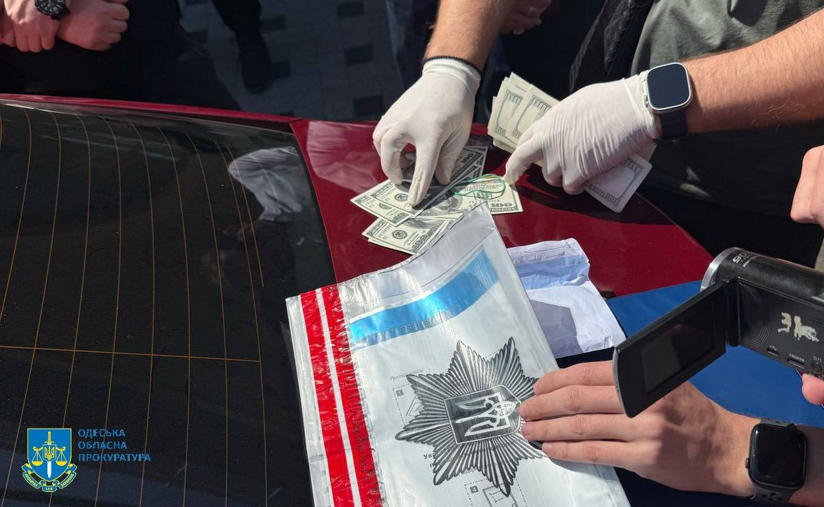На Одещині ділок вимагав 15 тисяч доларів за списання з обліку - фото 1