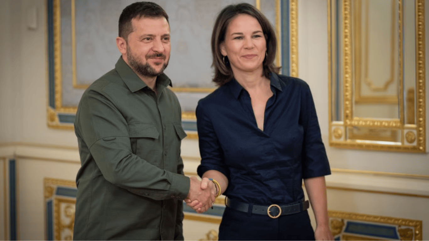 Президент Украины Владимир Зеленский и министр иностранных дел Германии Анналена Бербок