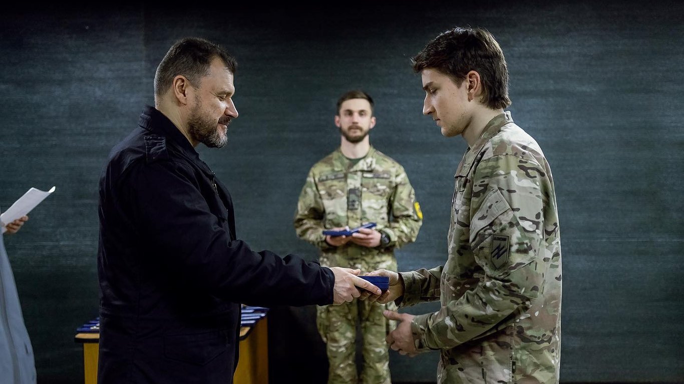 Бойцы полка Азов получили от МВД награды за мужество и героизм
