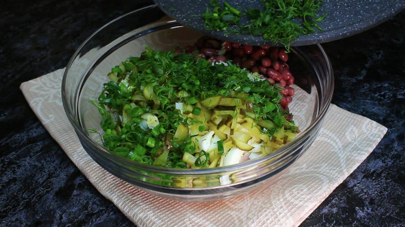 рецепт ситного салату із квасолею та курячим філе