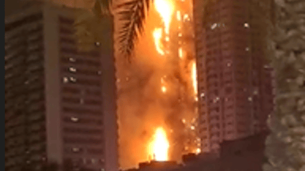 В ОАЭ горит небоскреб: впечатляющее видео - 285x160