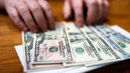 Курс доллара на черном рынке: частники обновили прайсы - 285x160