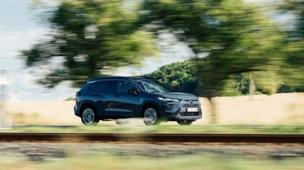 Цей гібридний кросовер змусить забути про Toyota RAV4 - 290x166