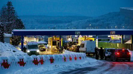 Готівка на кордоні з Польщею може стати причиною біди — що треба знати - 285x160