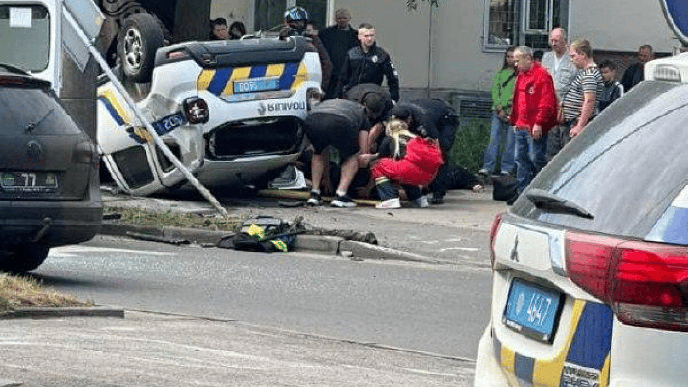 Во Львове серьезное ДТП с пострадавшими полицейскими