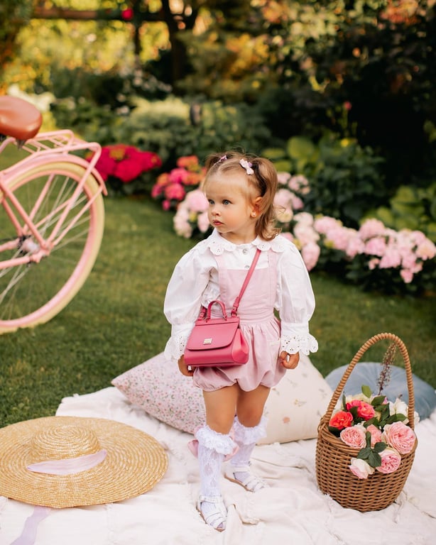 Жена Зинченко устроила сказочную фотосессию старшей дочери - фото 1