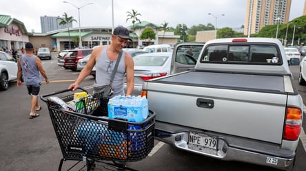 Відома спортсменка рятується від цунамі на Гаваях - 285x160