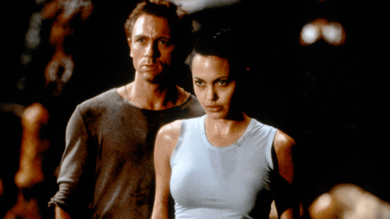 Легендарная Лара Крофт 23 года спустя — какой сегодня стала Джоли и другие звезды