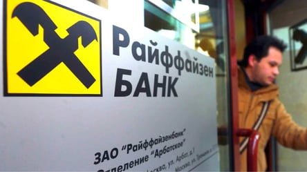 Банк в России перестает принимать доллары и евро у людей - 285x160
